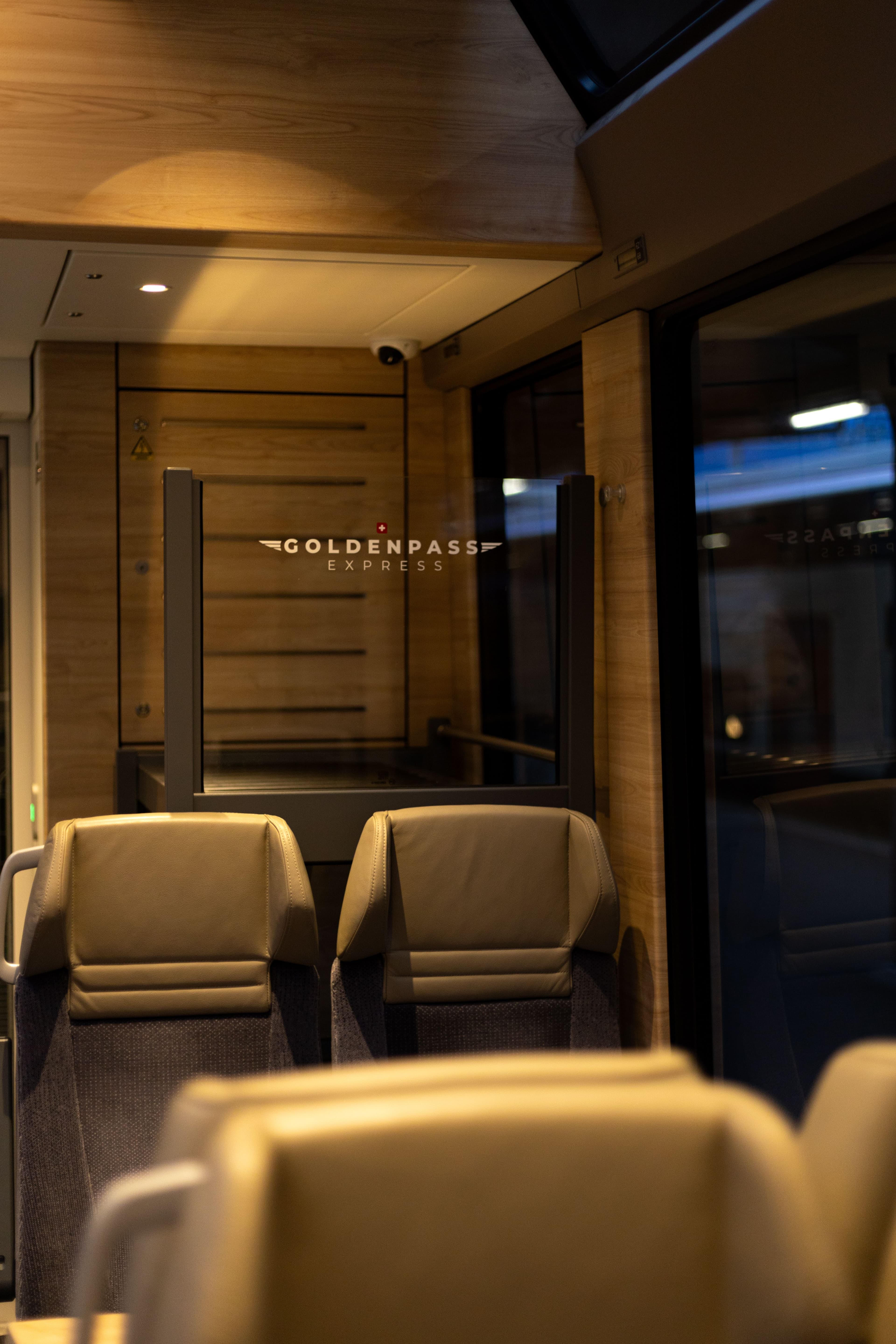 Interior del GoldenPass Express durante el viaje