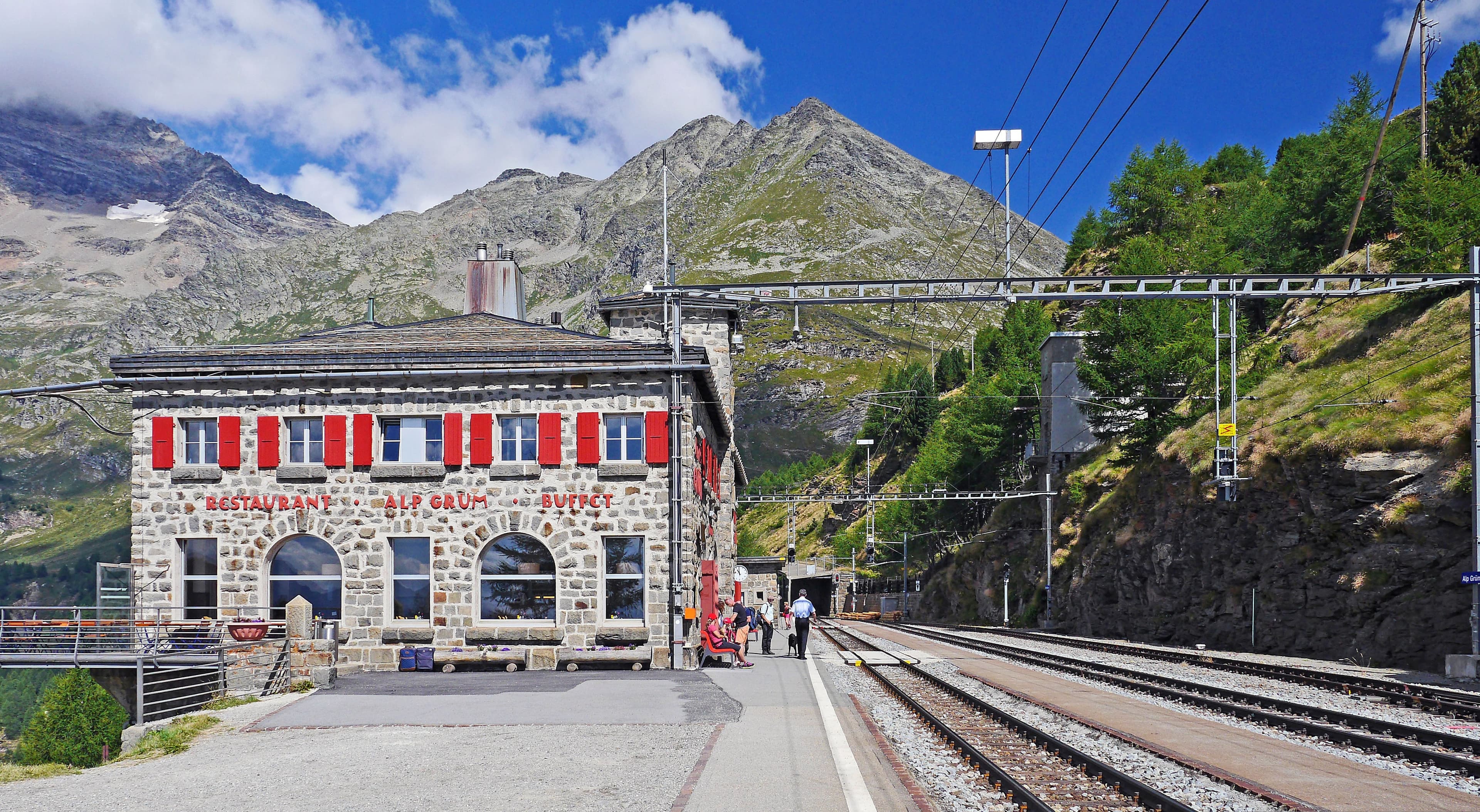 Paisaje de alta montaña en Alp Grüm