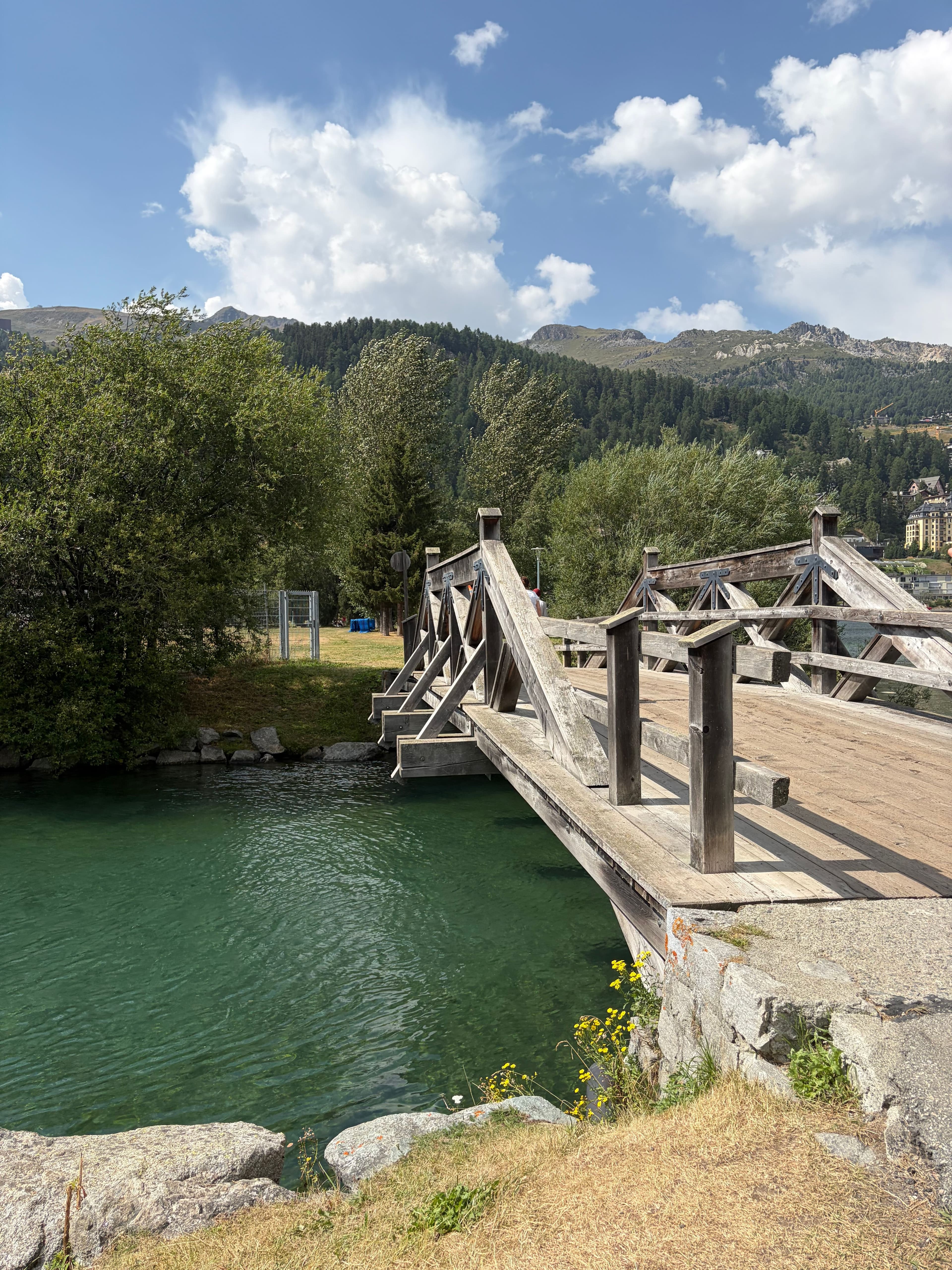 Viaducto ferroviario de piedra en Graubünden