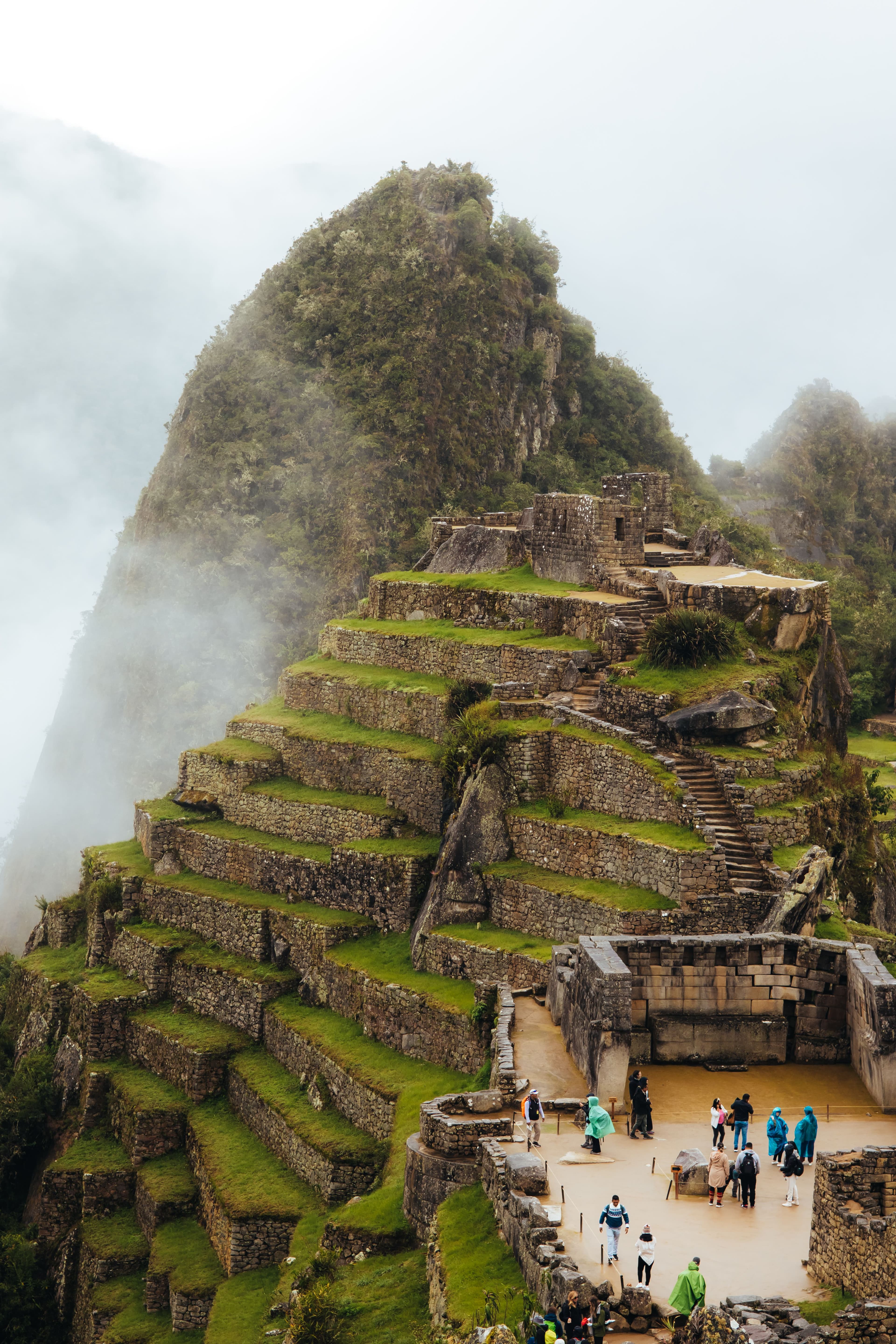 Machu Picchu bajo lluvia y niebla